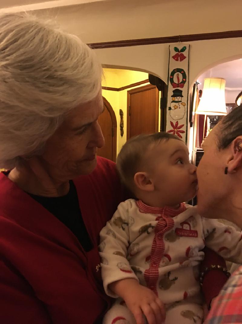 gallery/oscar_first_christmas_11.jpg