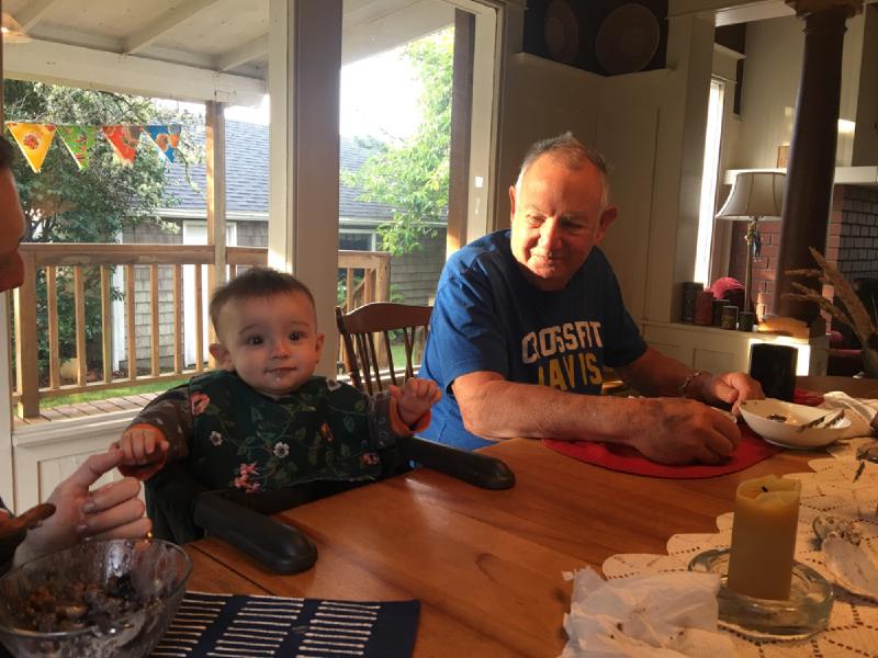 gallery/oscar_first_turkeyday_35.jpg