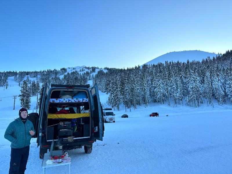 gallery/bachelorSki_08.jpg
