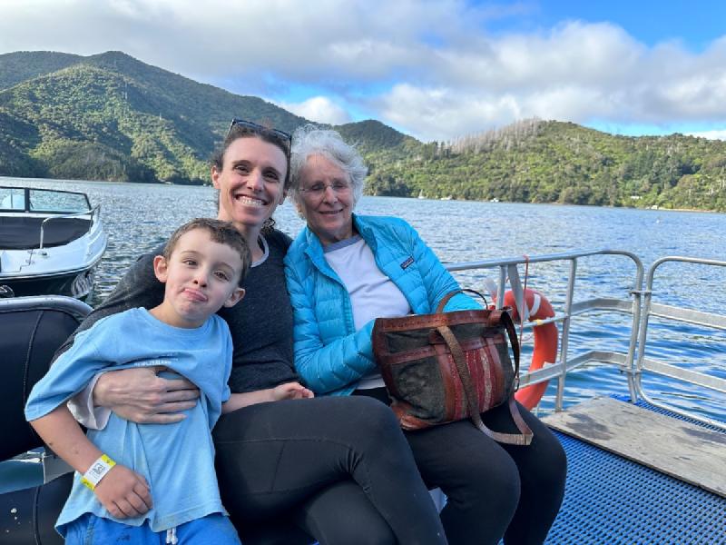 gallery/locharmaWithGrandma_12.jpg