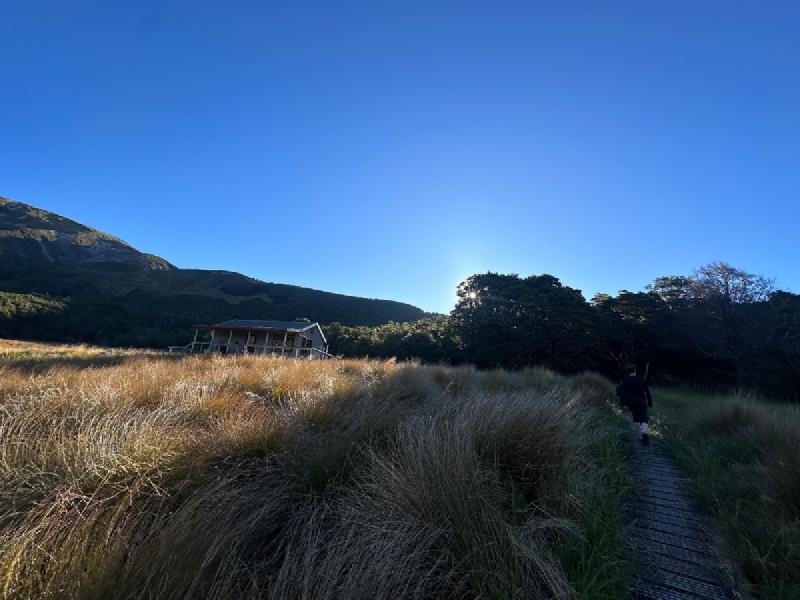 gallery/hikeSpeargrassHut52.jpg