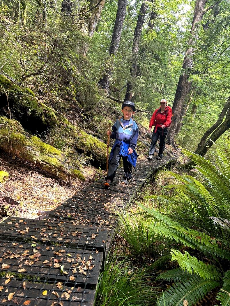 gallery/hikeSpeargrassHut68.jpg