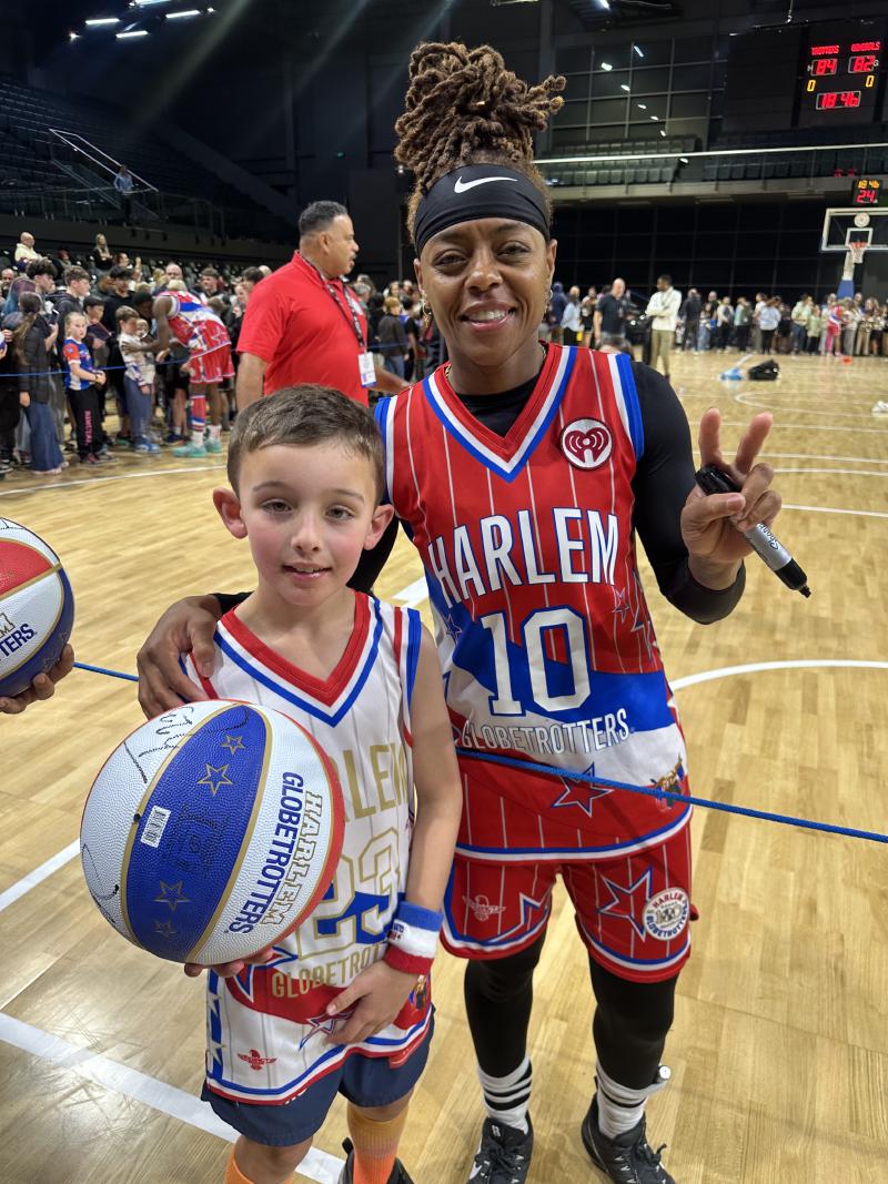 gallery/globeTrotters_03.jpg