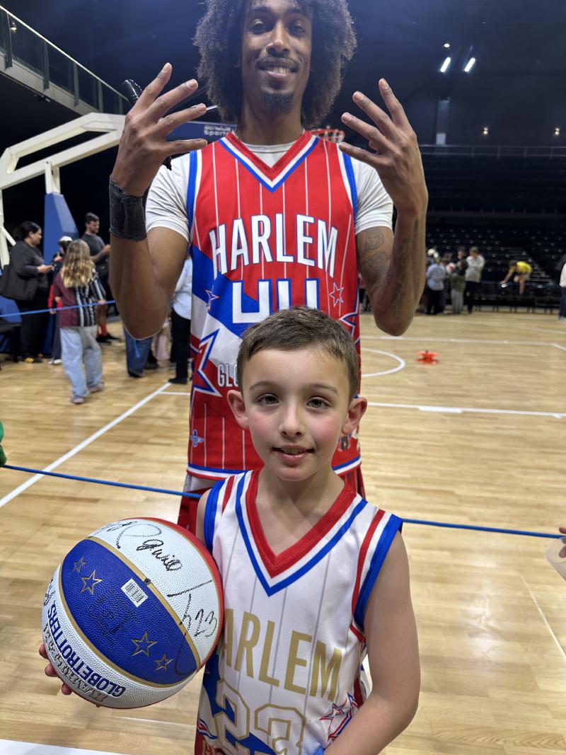 gallery/globeTrotters_07.jpg